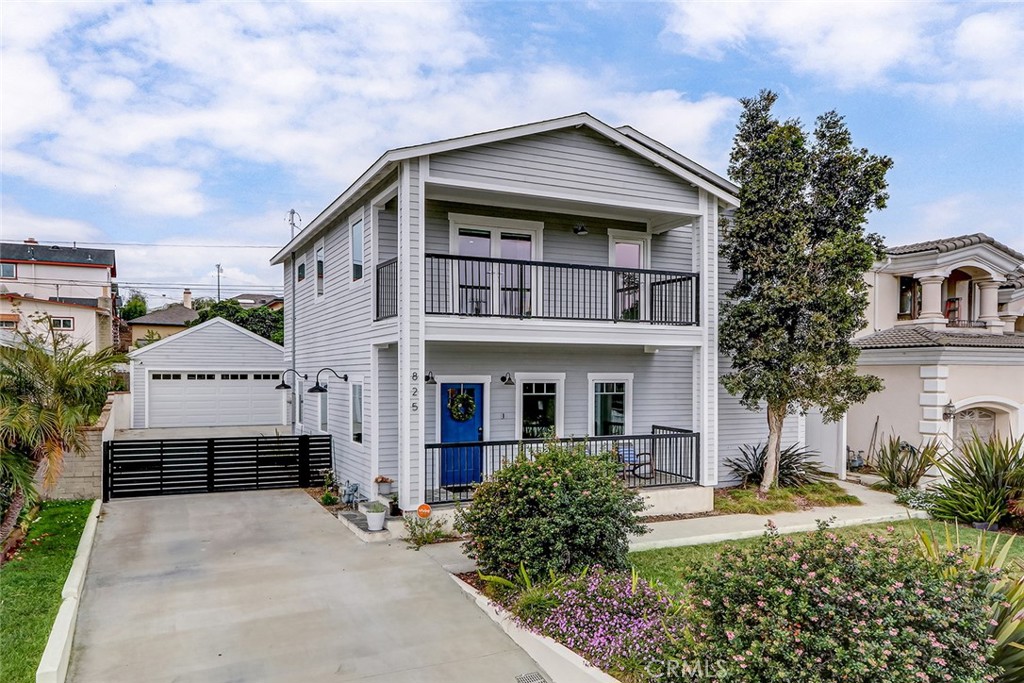 825 Center