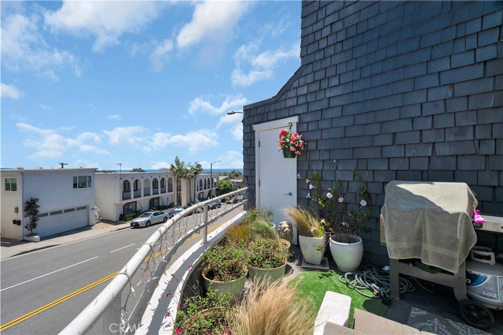 653 Manhattan Beach