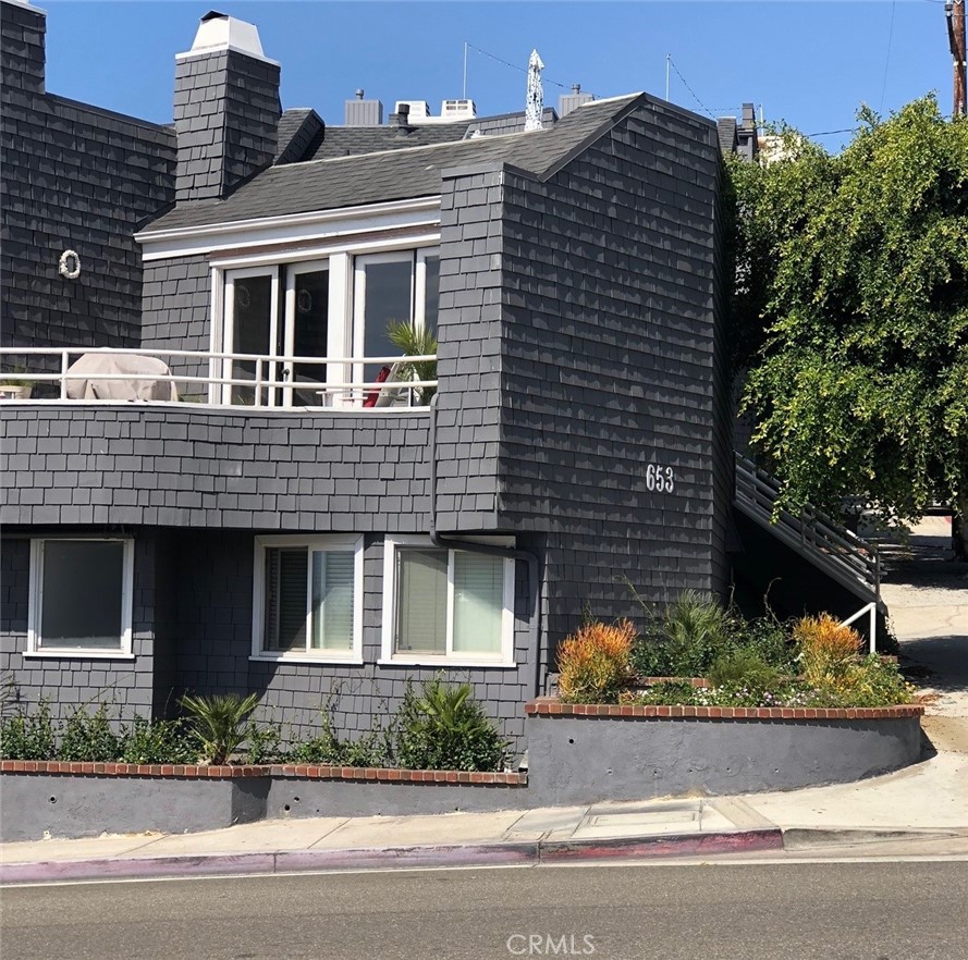 653 Manhattan Beach
