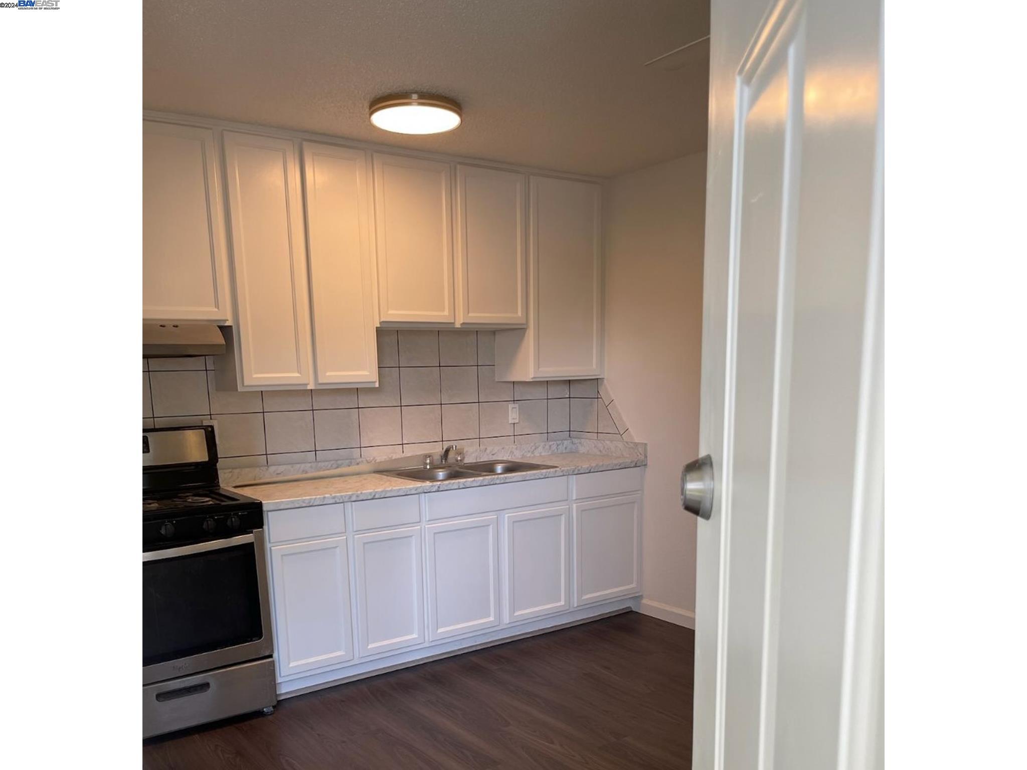 643 E I St