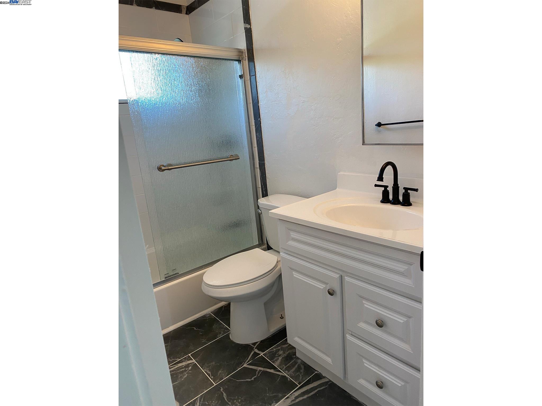 643 E I St