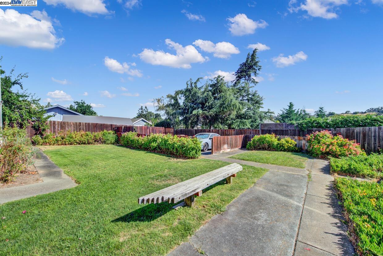 643 E I St
