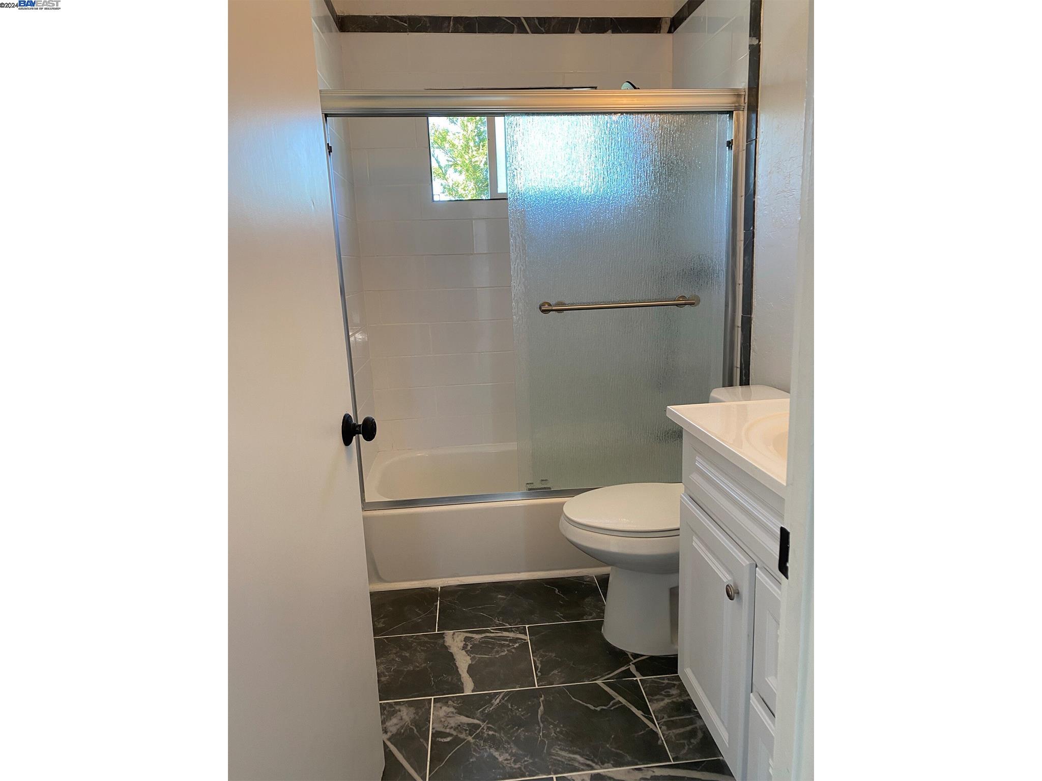 643 E I St