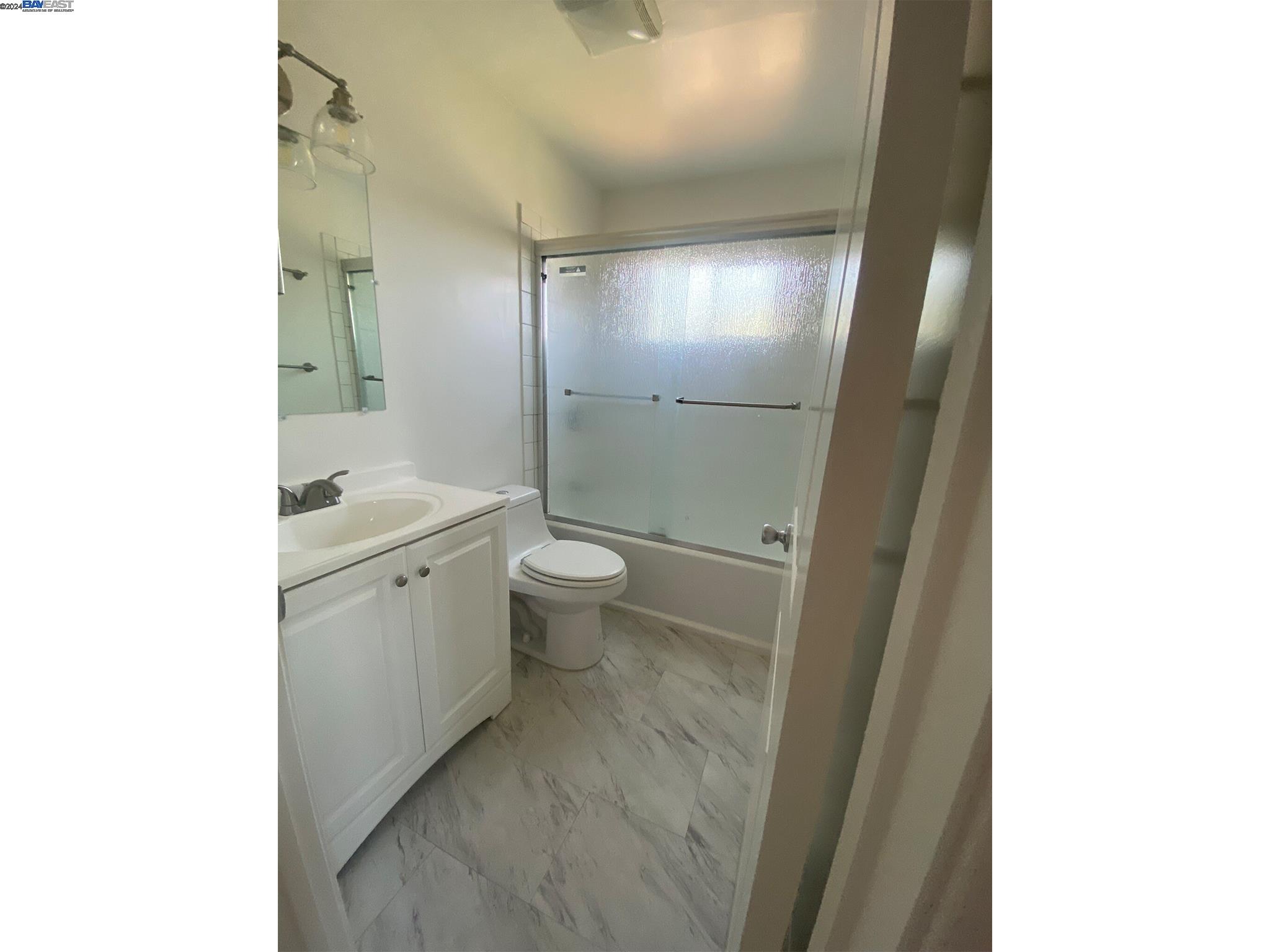 643 E I St
