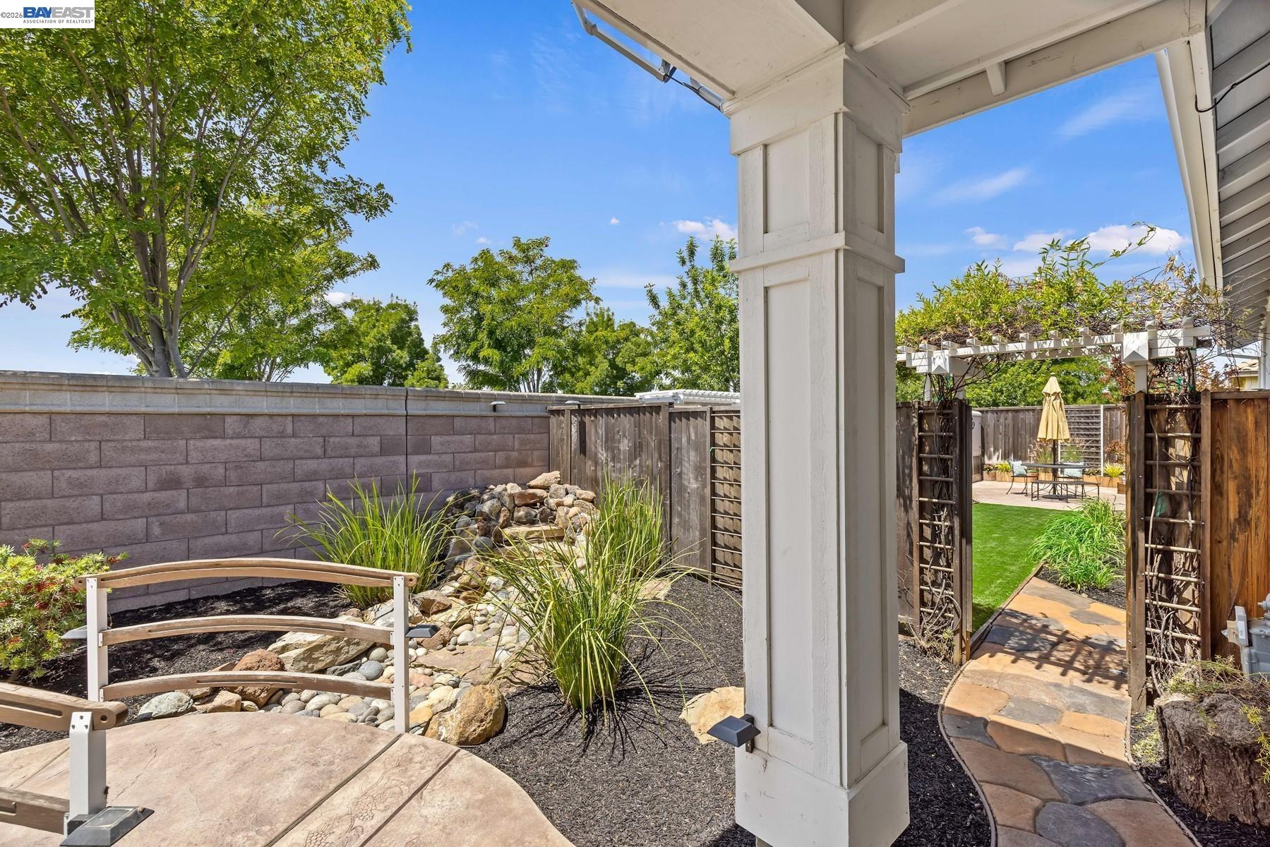 9901 Pyramid Way