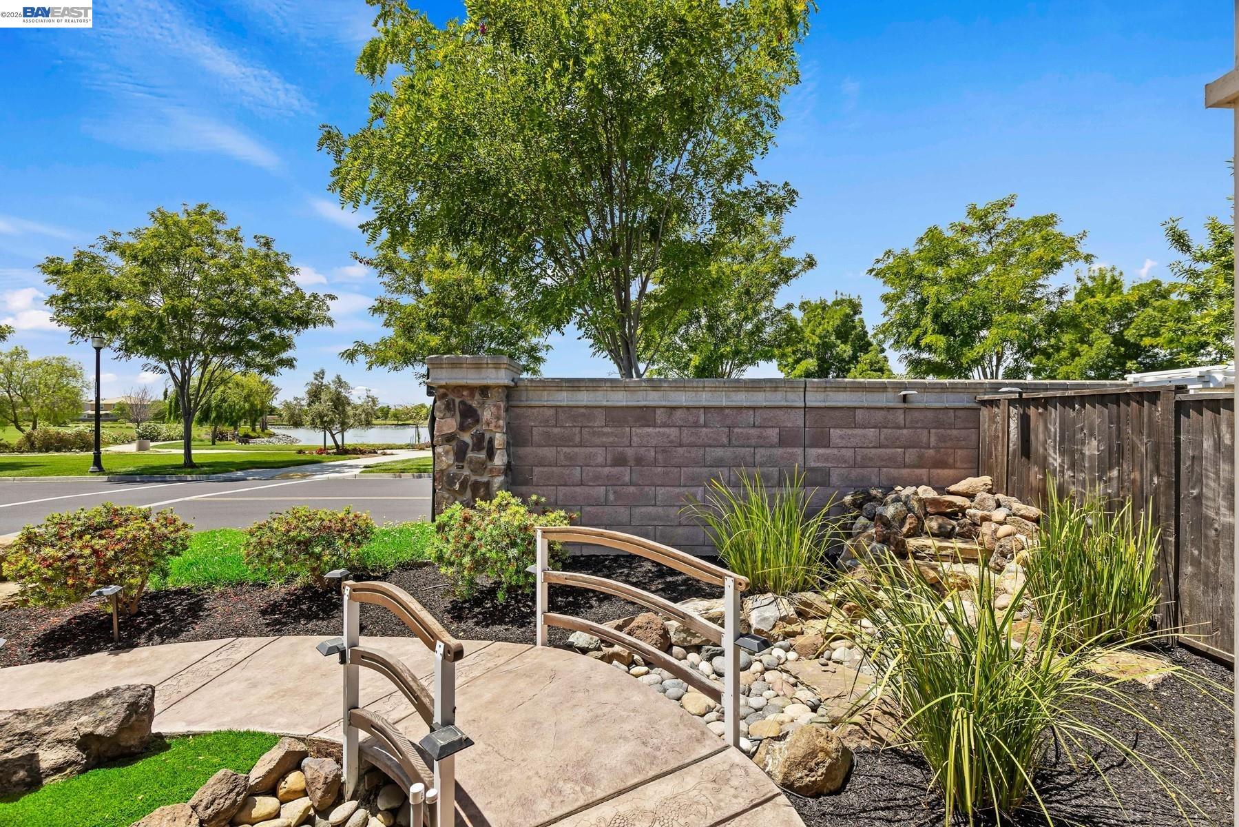 9901 Pyramid Way