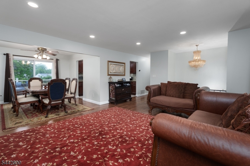2025 Oak Tree Rd