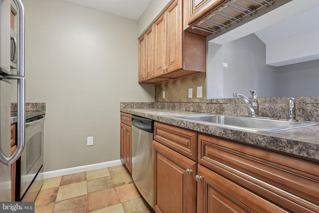 1608 RAVENS CREST DRIVE