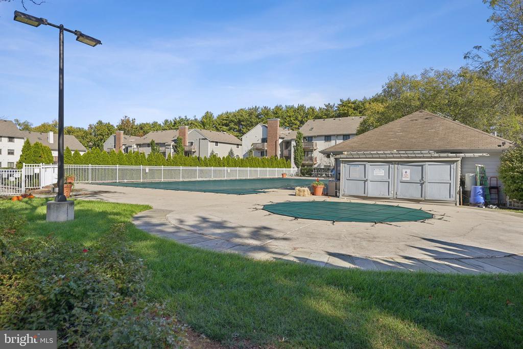 1608 RAVENS CREST DRIVE