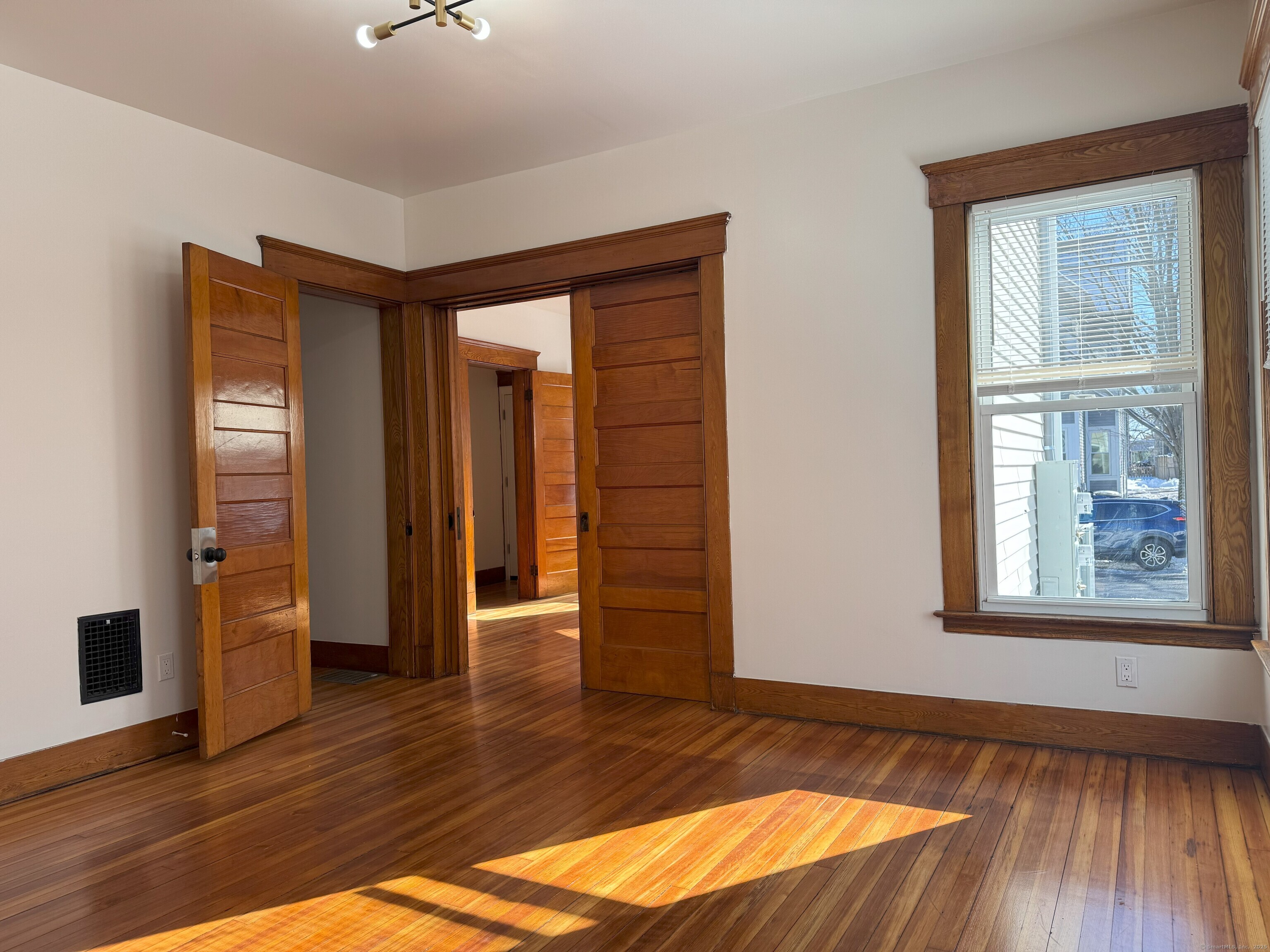 182 Nicoll Street 1