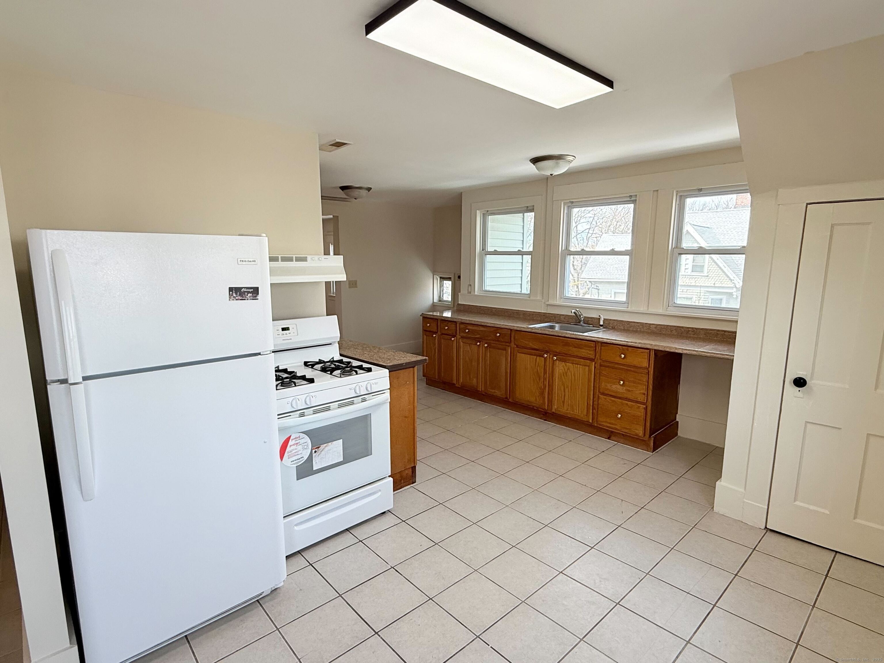 185 Howard Avenue 3