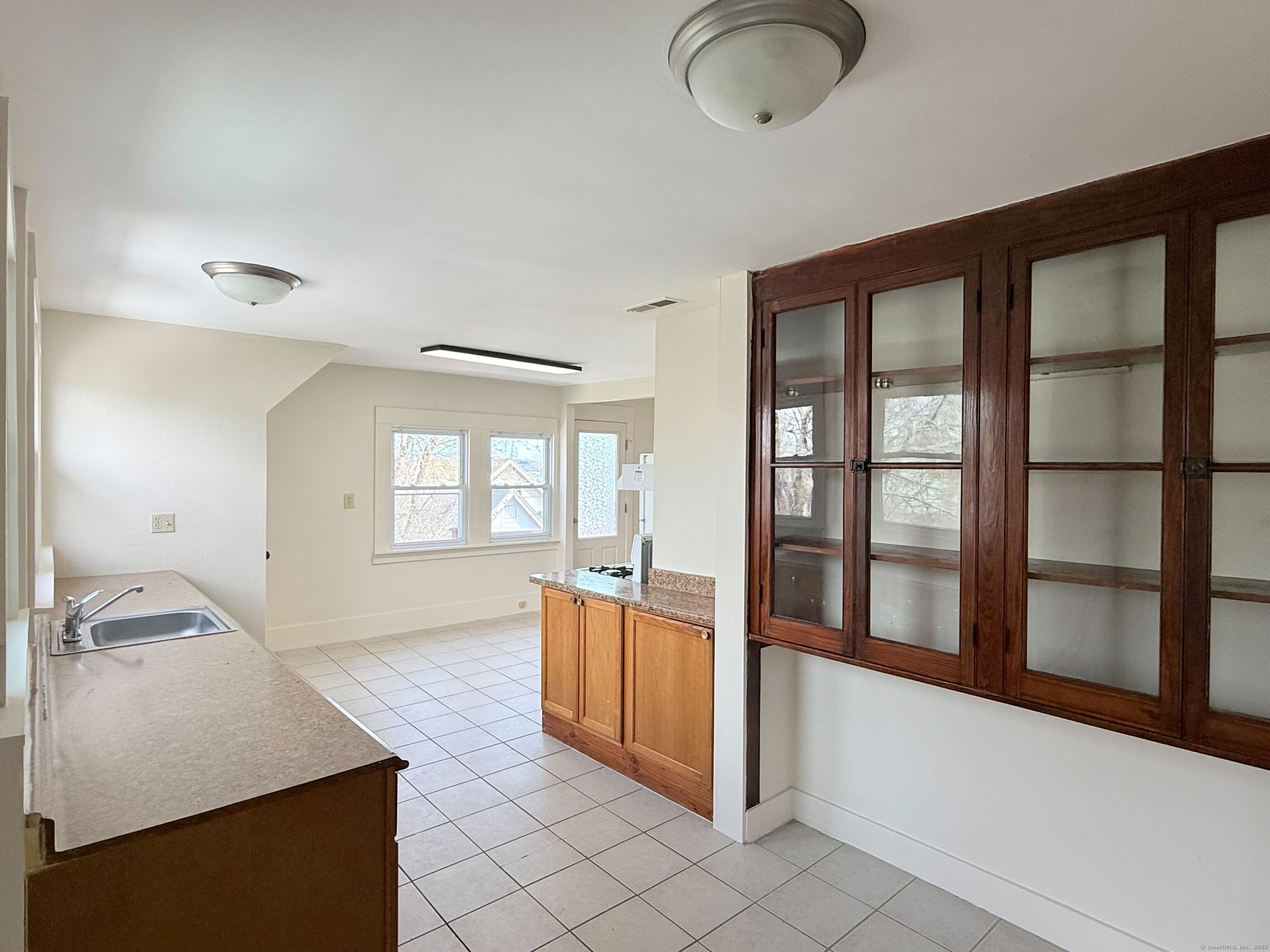 185 Howard Avenue 3