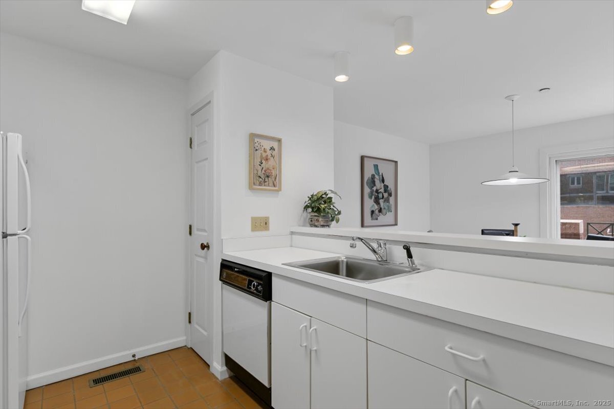 95 Audubon Street 305