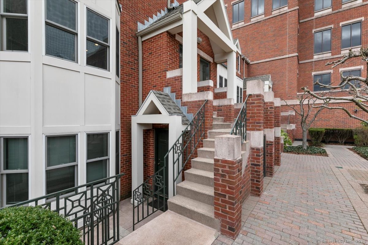 95 Audubon Street 305