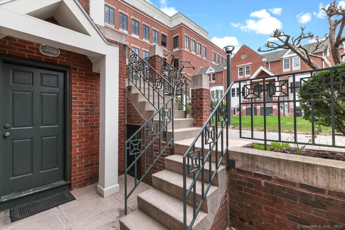 95 Audubon Street 305