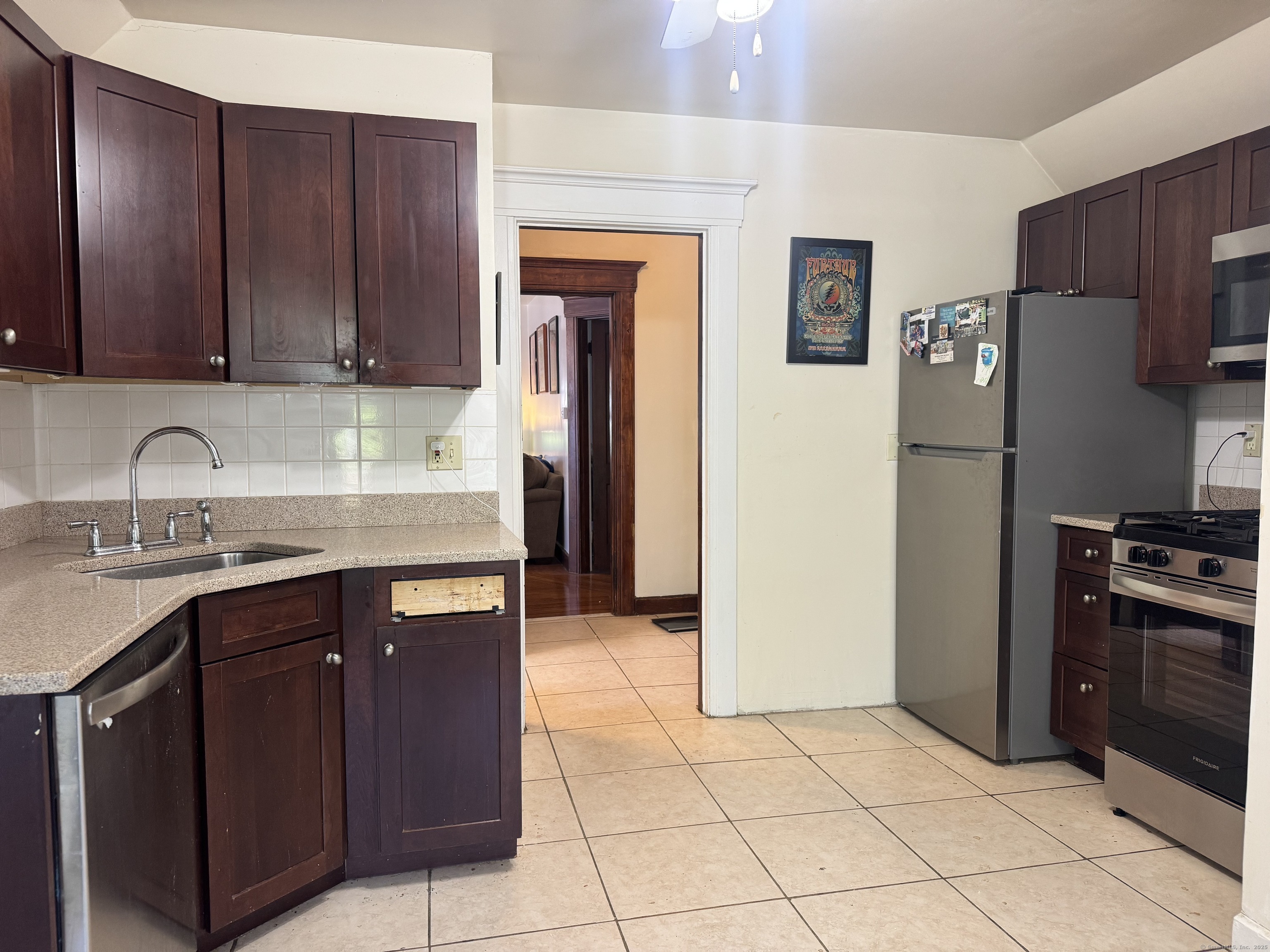 40 Hubinger Street 2