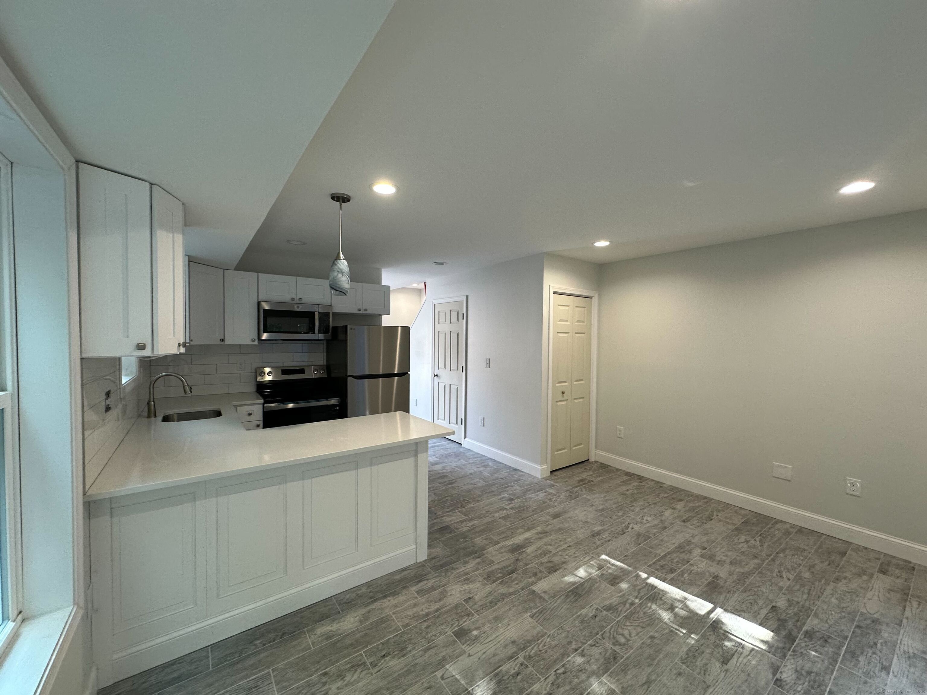 1083 Whalley Avenue C