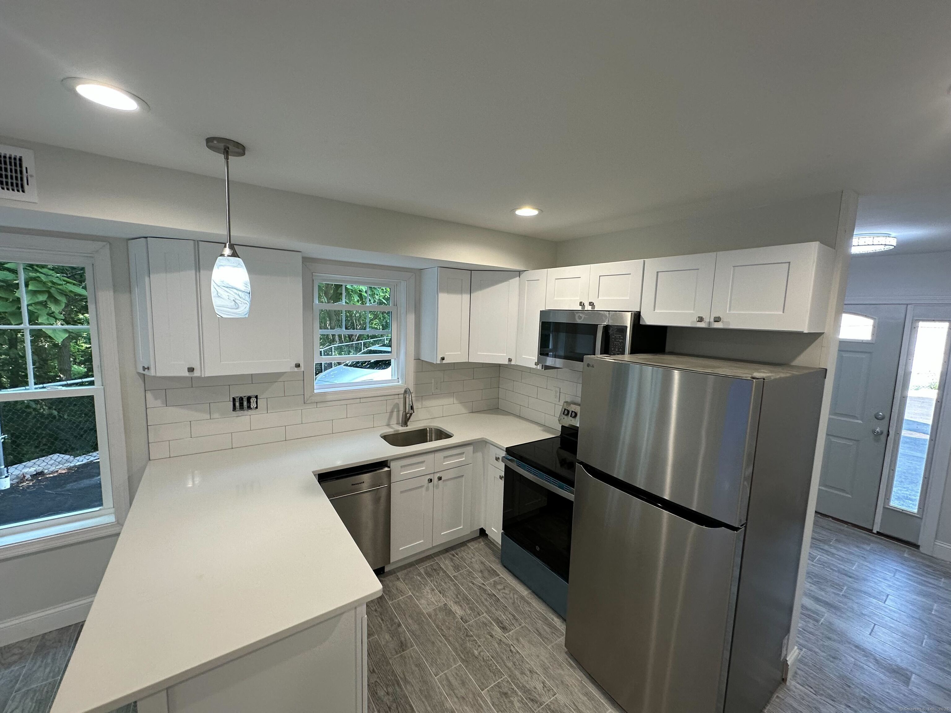 1083 Whalley Avenue C