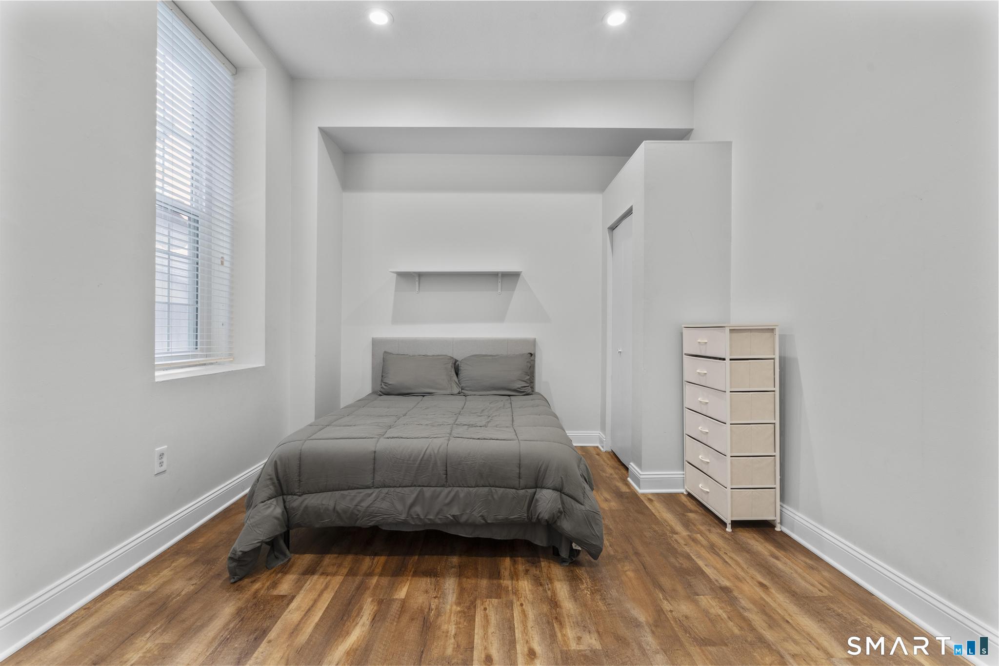 196 Crown Street 209