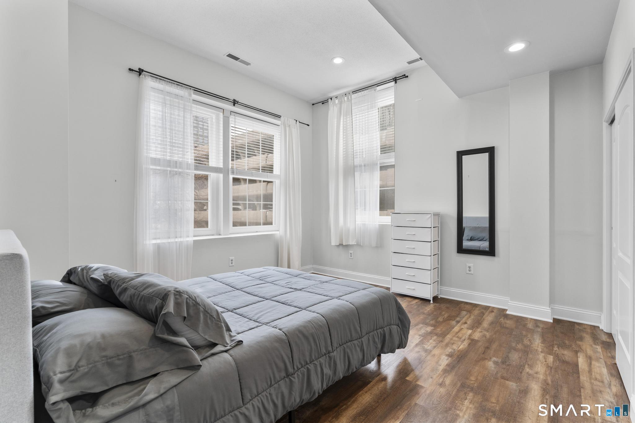 196 Crown Street 209