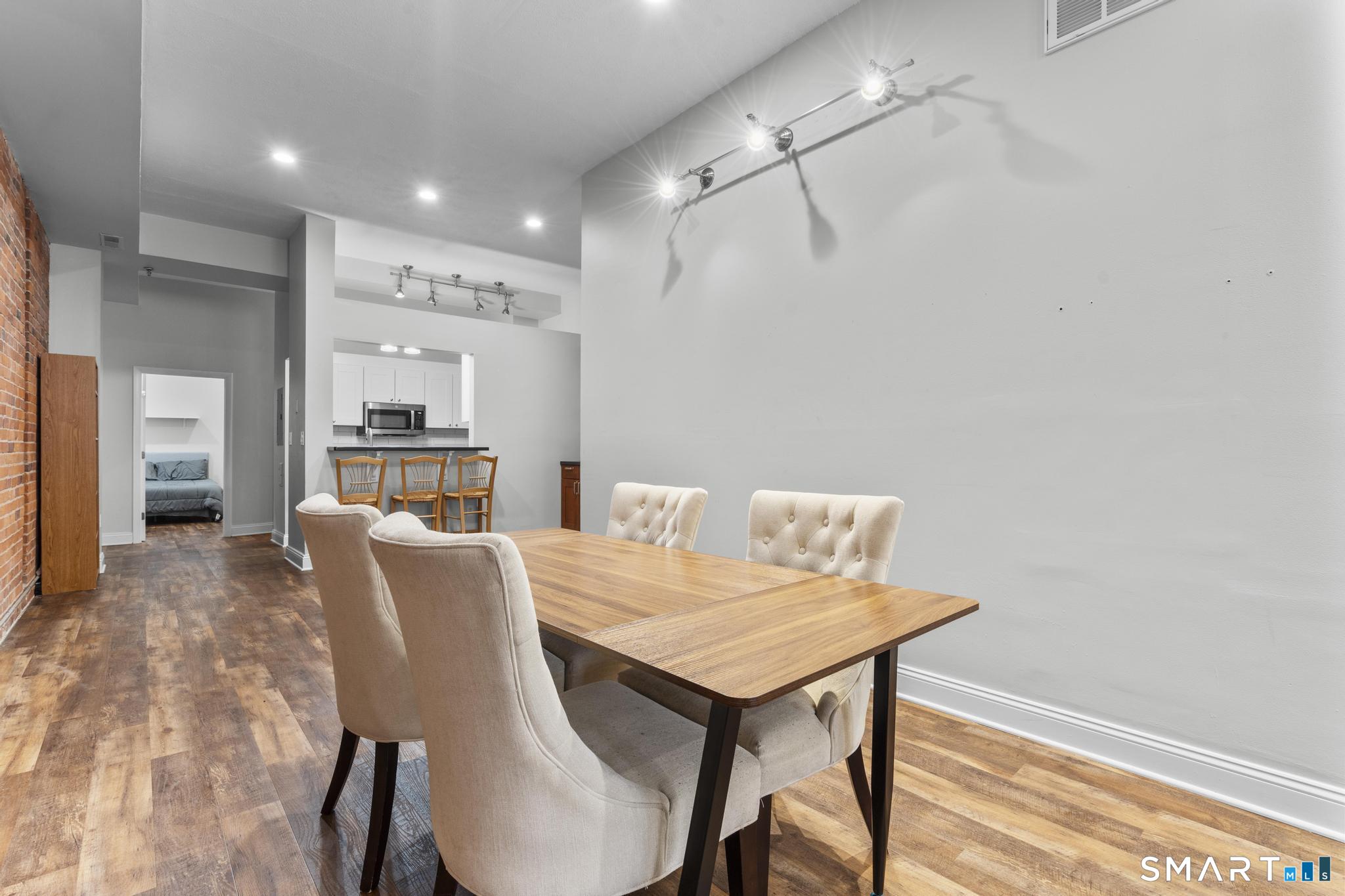 196 Crown Street 209