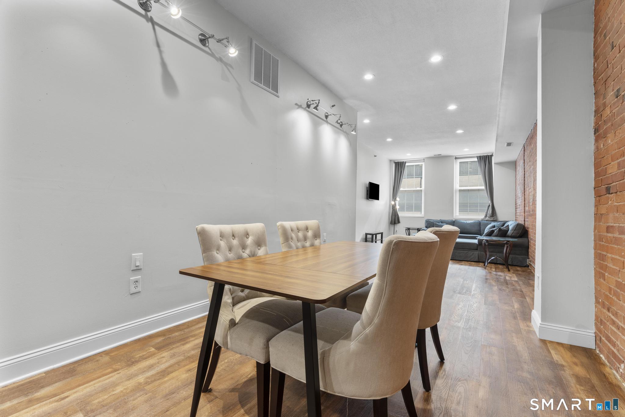 196 Crown Street 209