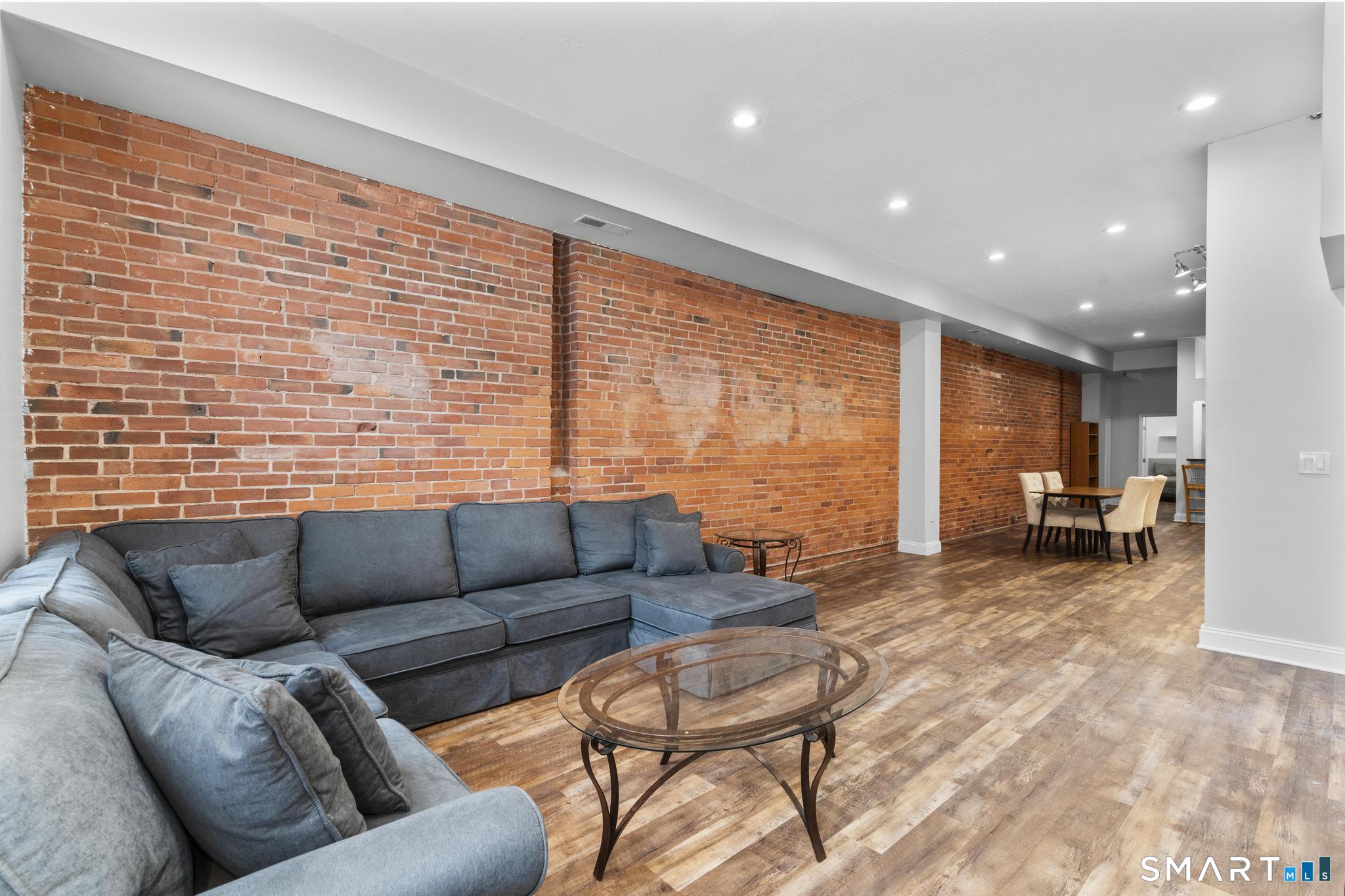 196 Crown Street 409