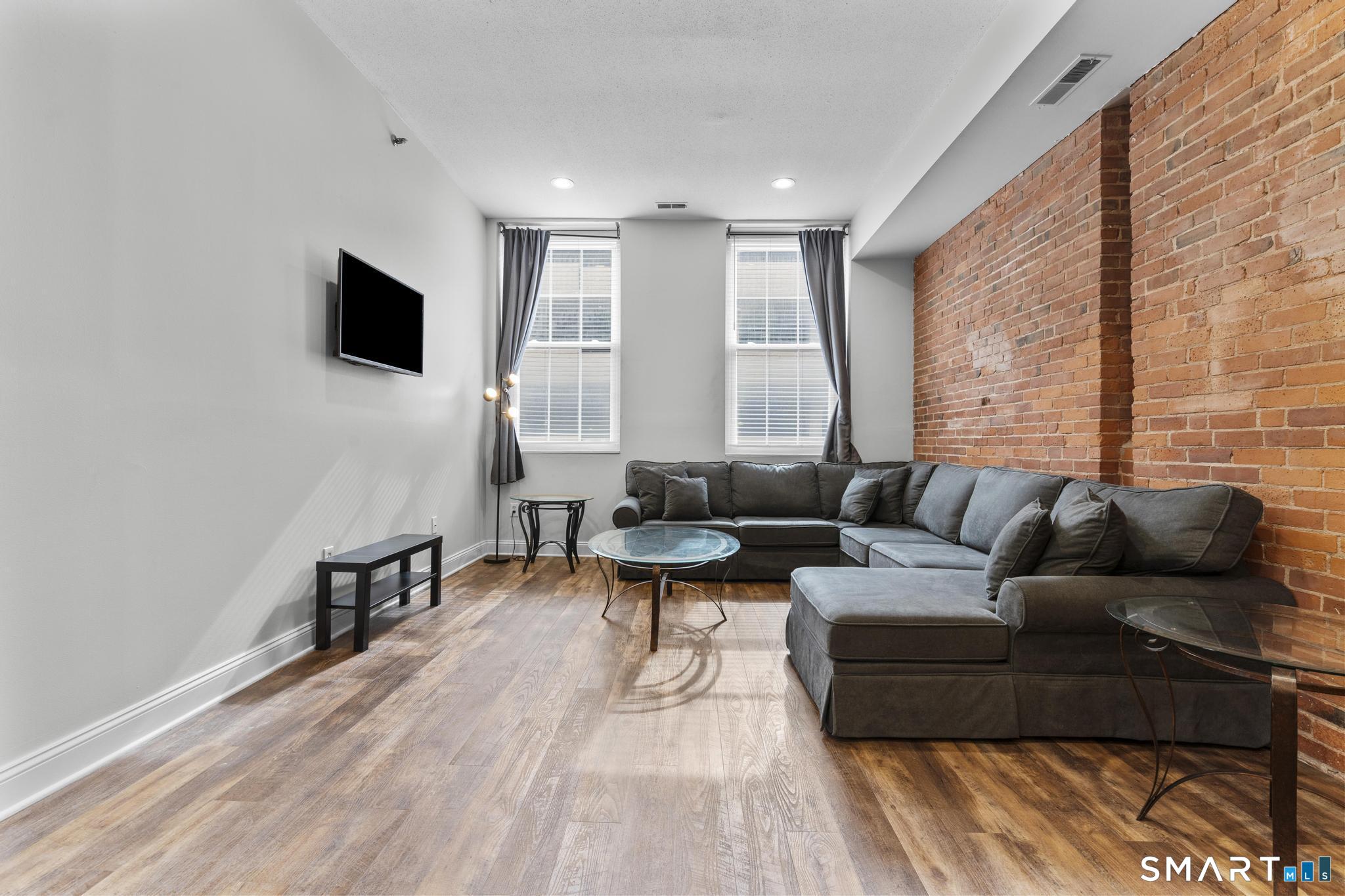 196 Crown Street 409