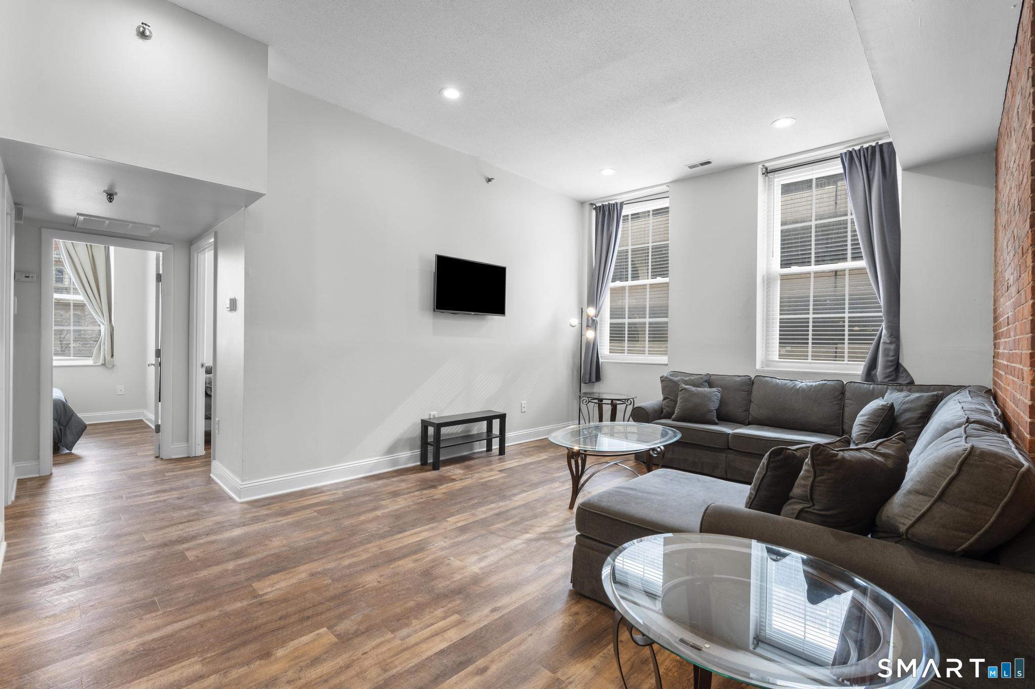 196 Crown Street 409