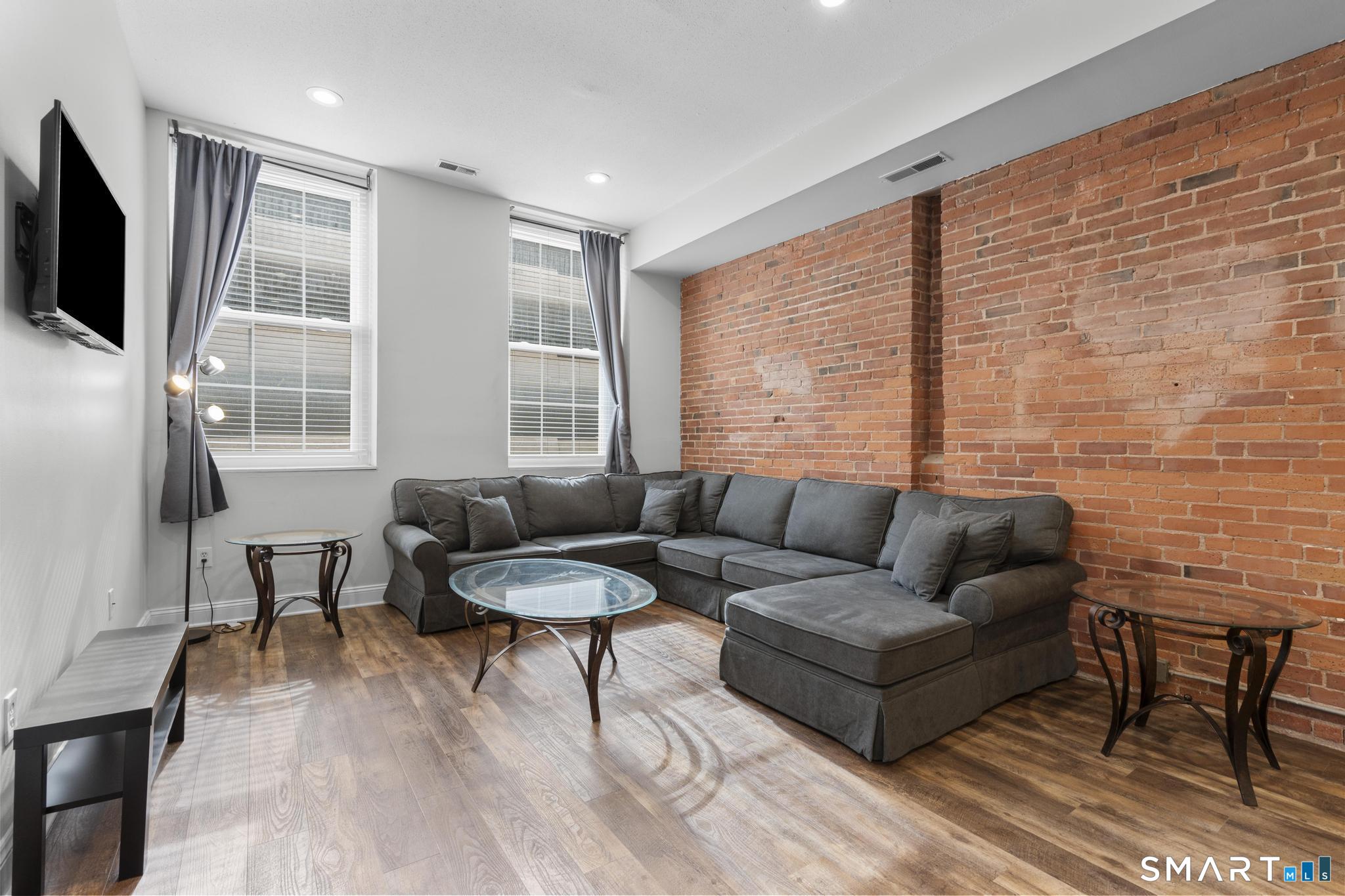 196 Crown Street 409