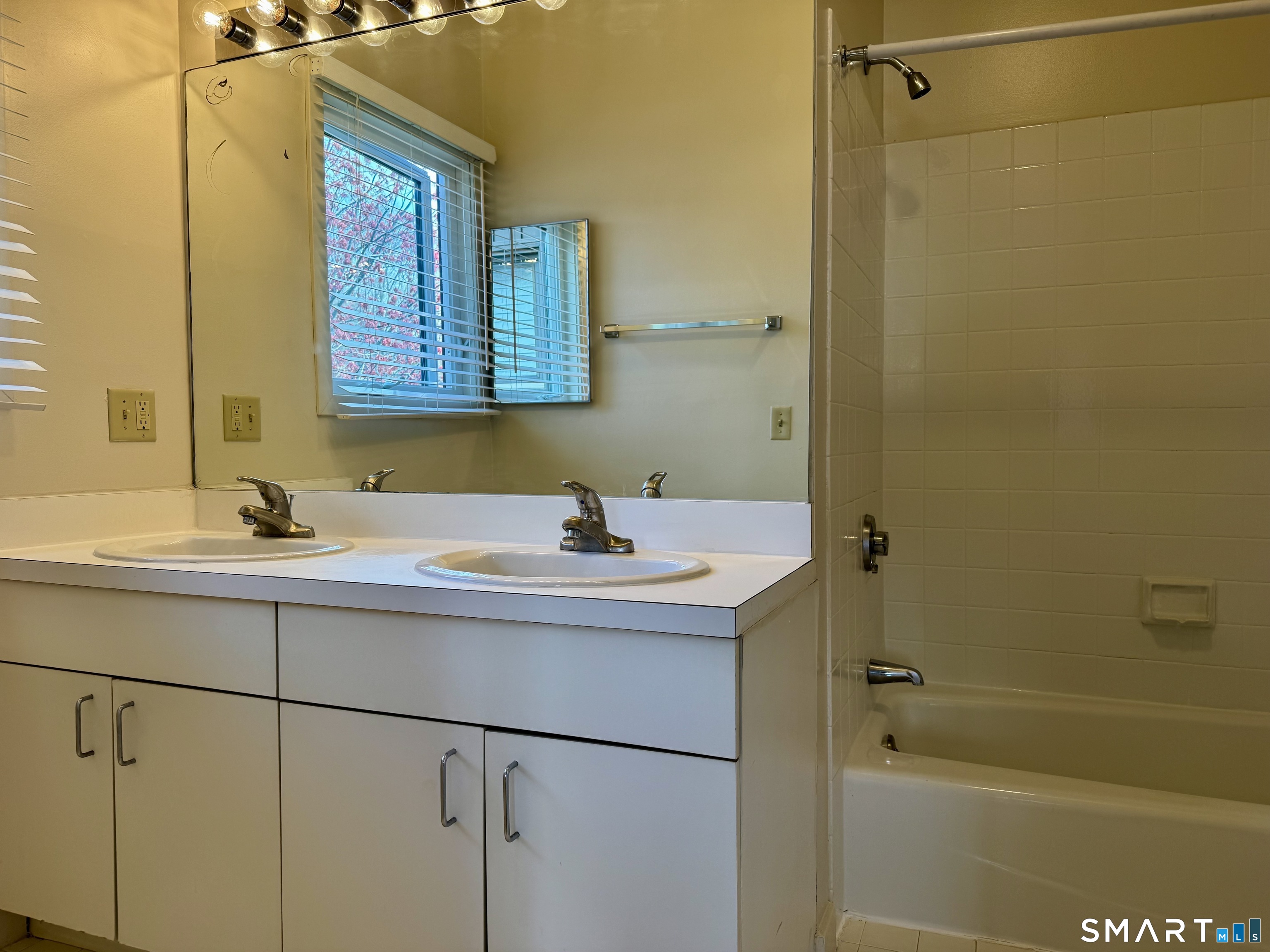 112 Montoya Drive 112