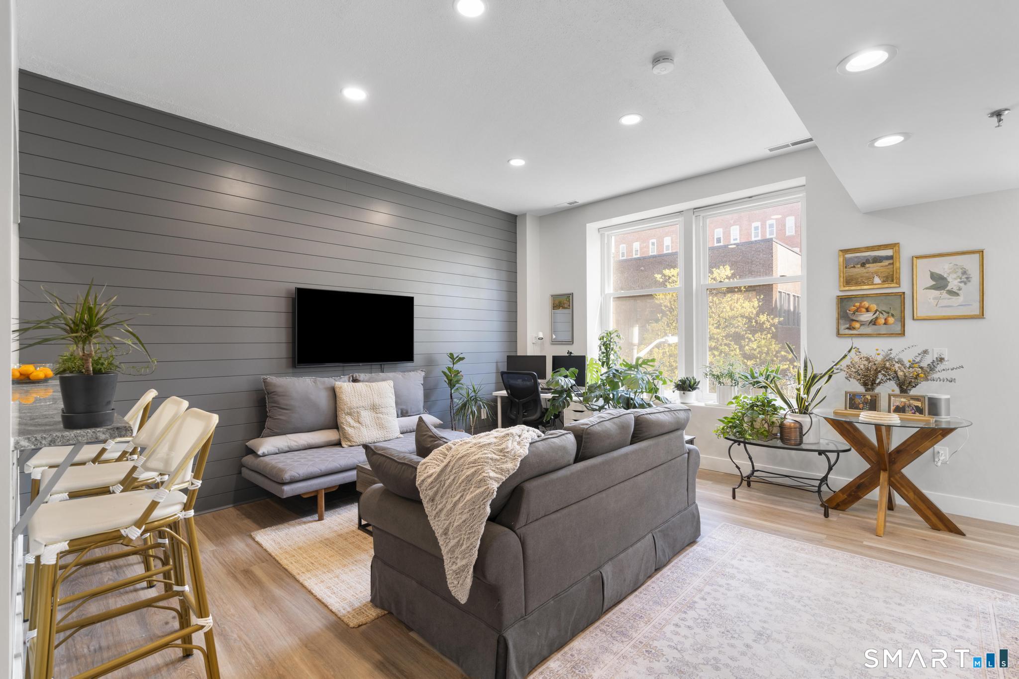 196 Crown Street 307