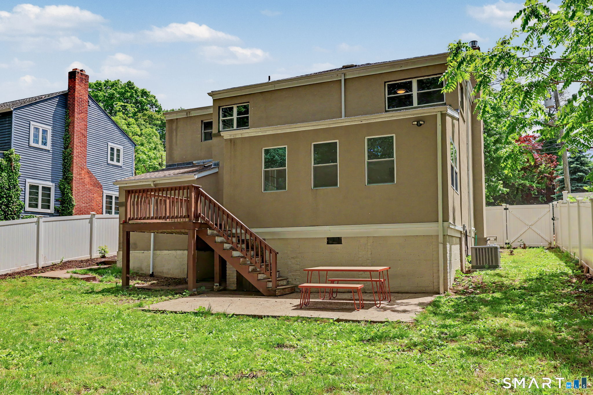 110 Lakeview Terrace