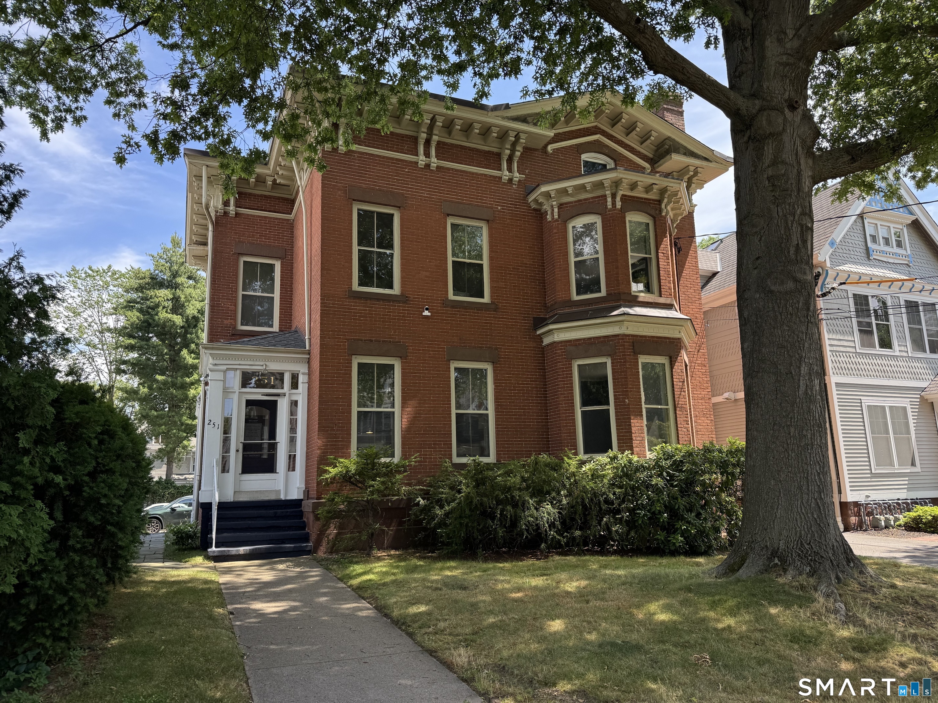 251 Edwards Street 2