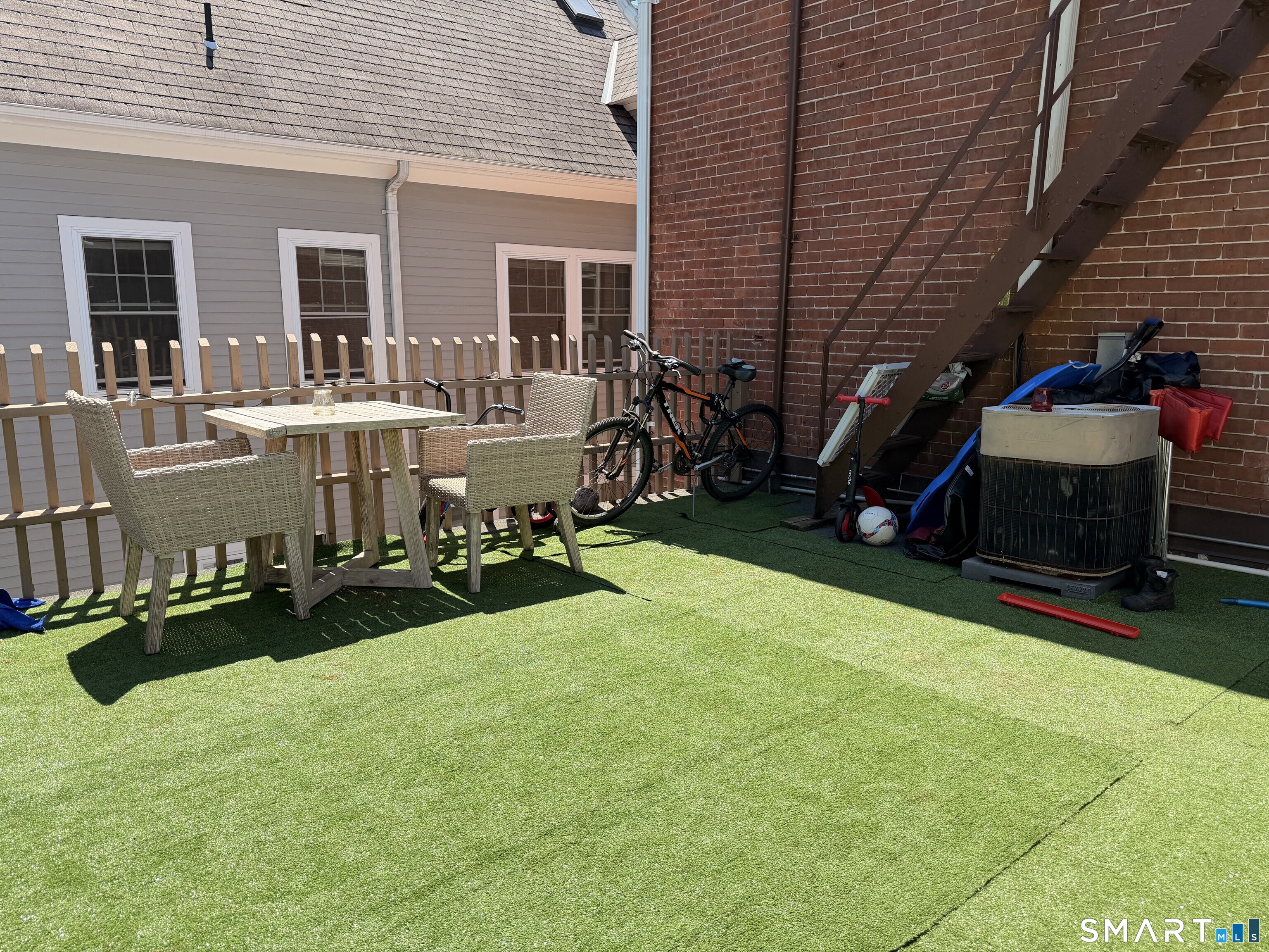 251 Edwards Street 2