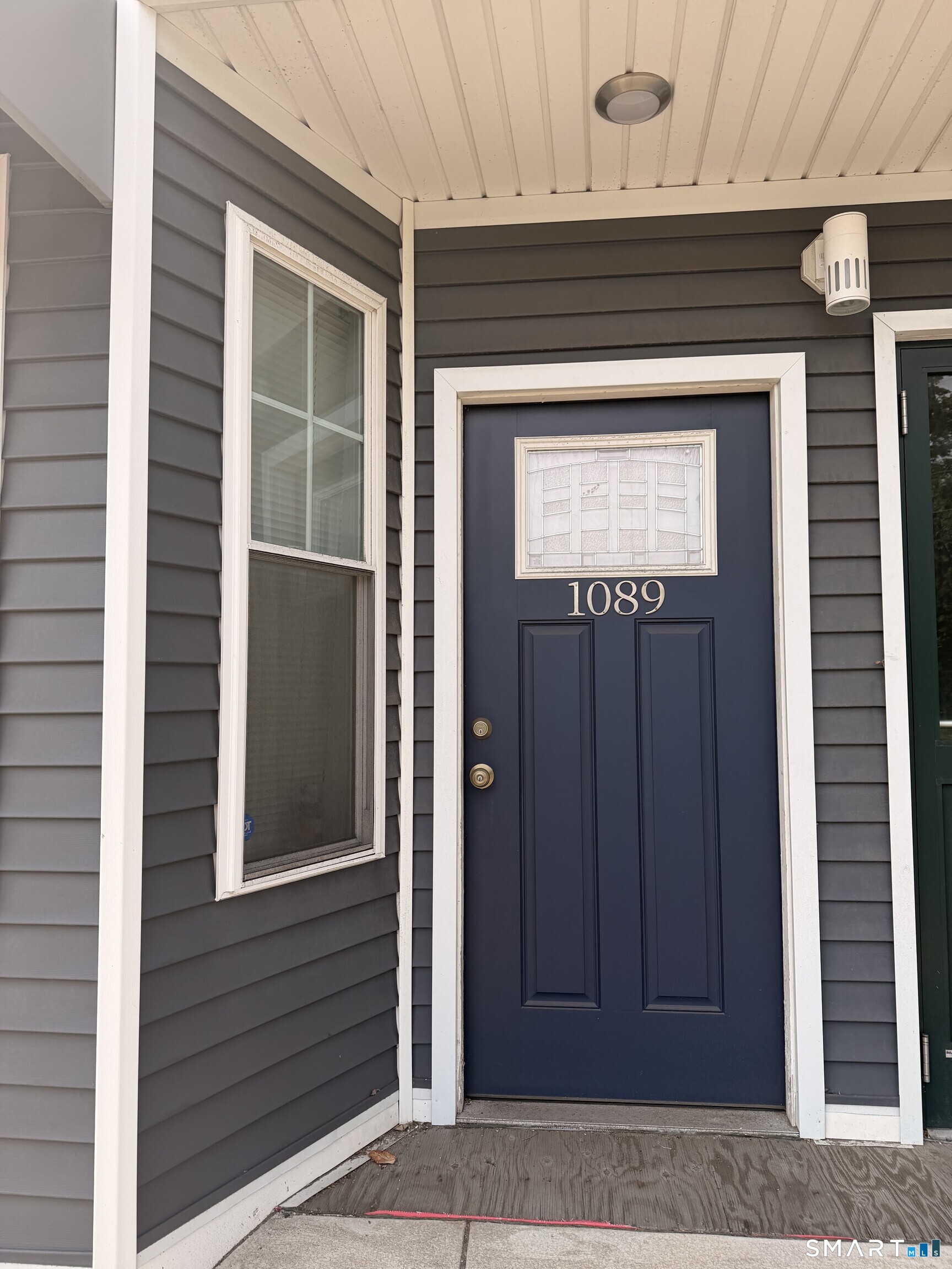 1089 Whalley Avenue Left