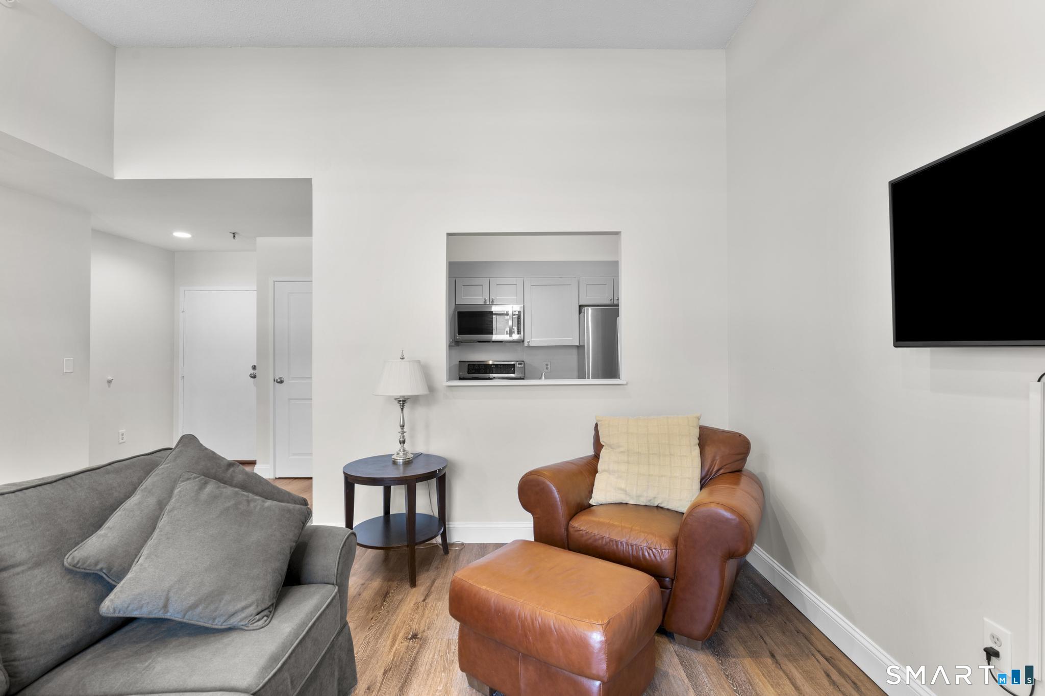 196 Crown Street Unit: 507