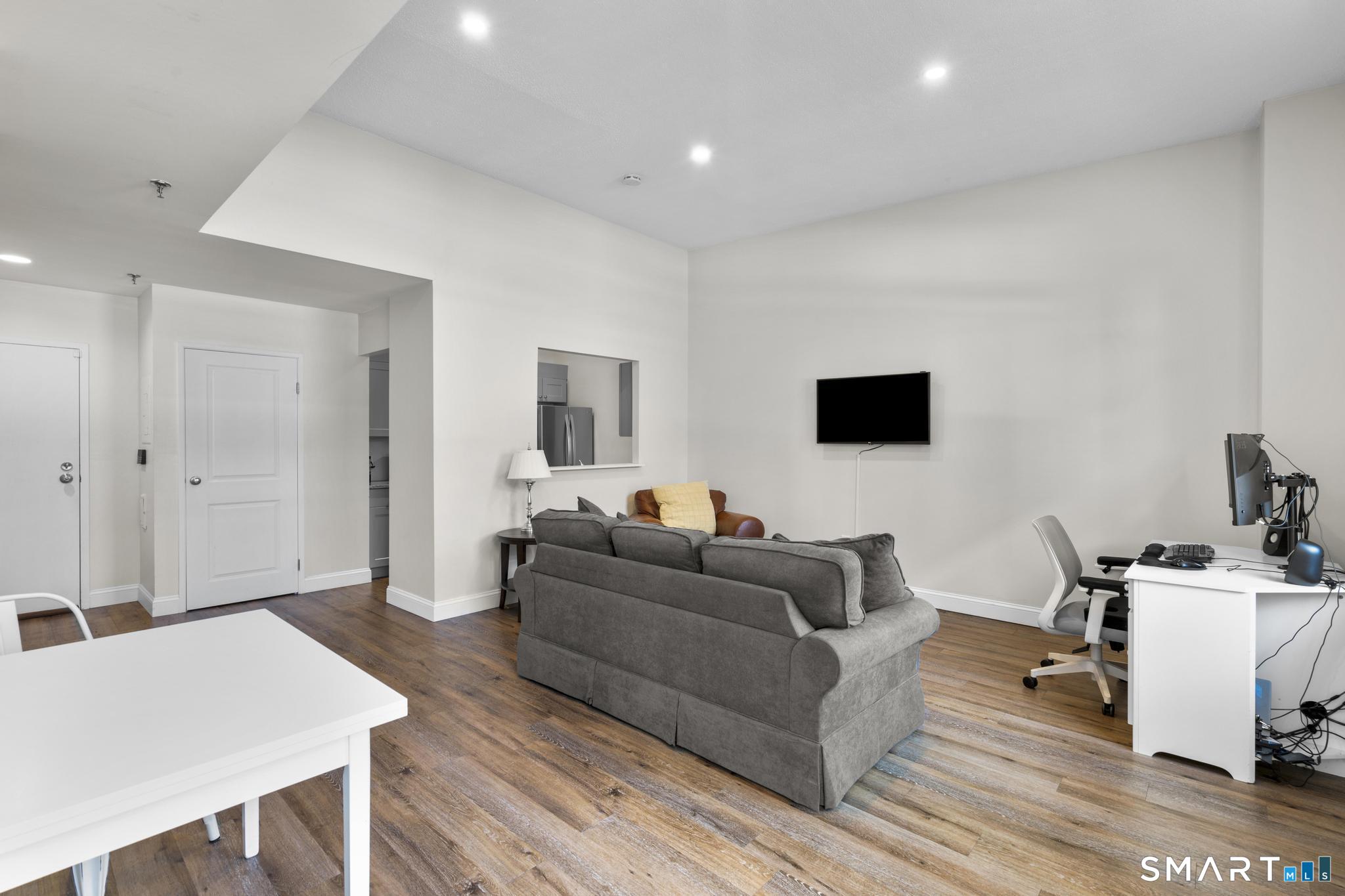 196 Crown Street Unit: 507