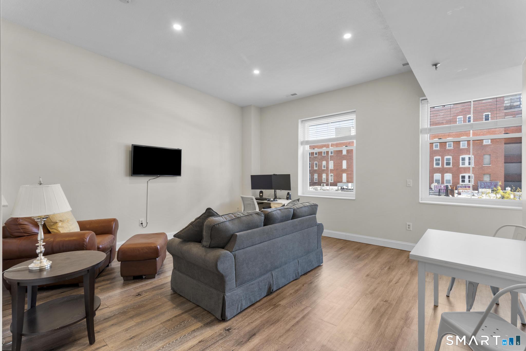 196 Crown Street Unit: 507