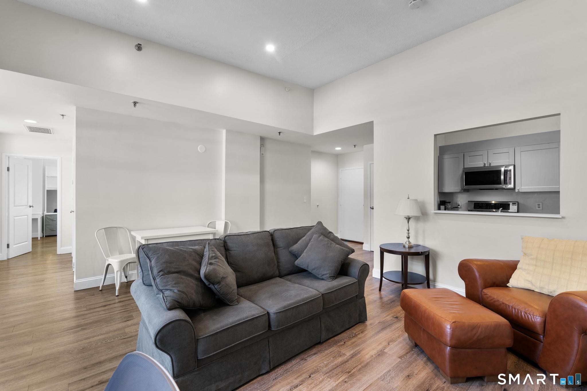 196 Crown Street Unit: 507