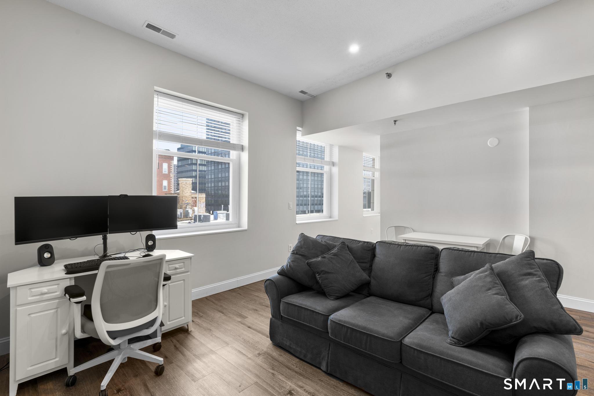 196 Crown Street Unit: 507