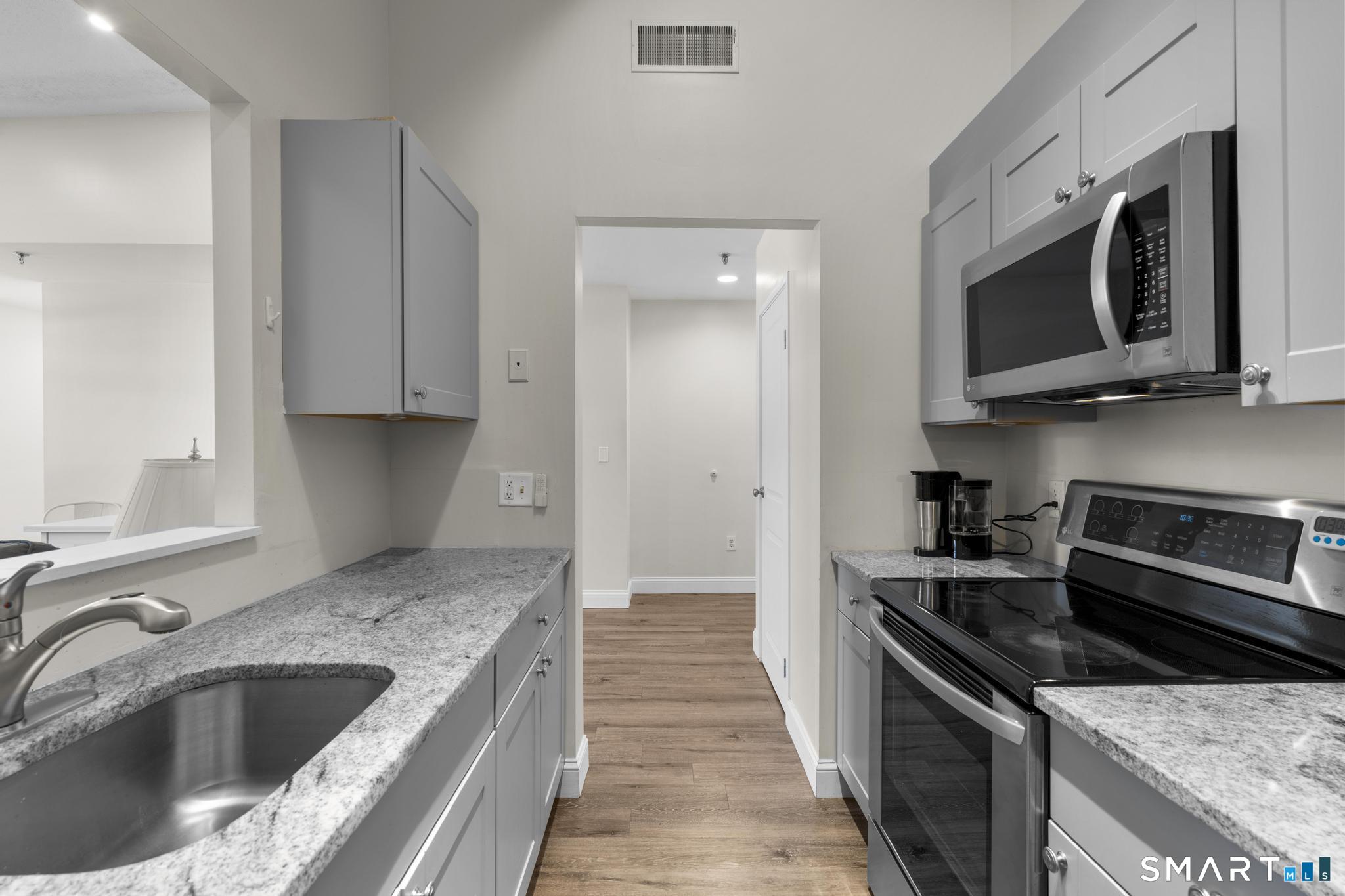 196 Crown Street Unit: 507