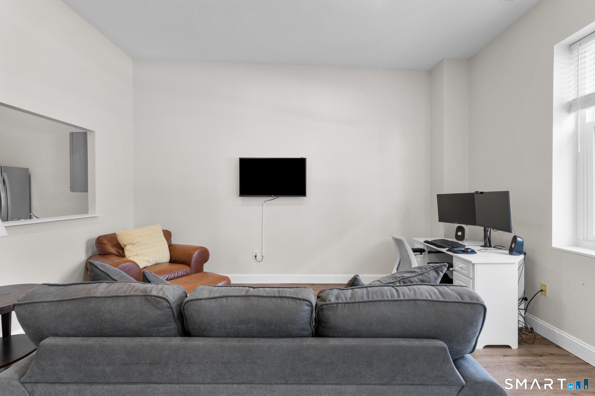 196 Crown Street Unit: 507
