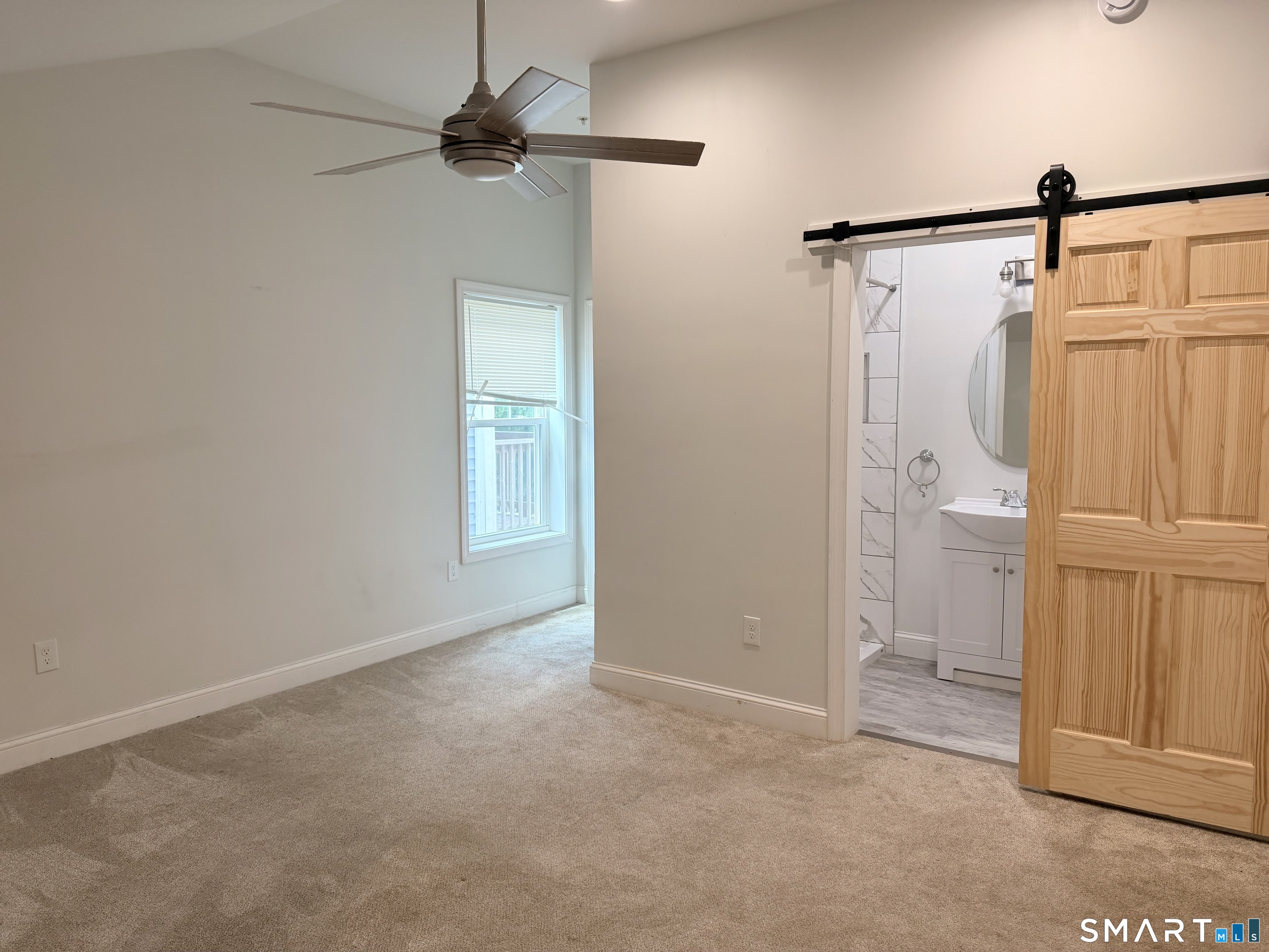 1085-11 Whalley Avenue Unit: 11