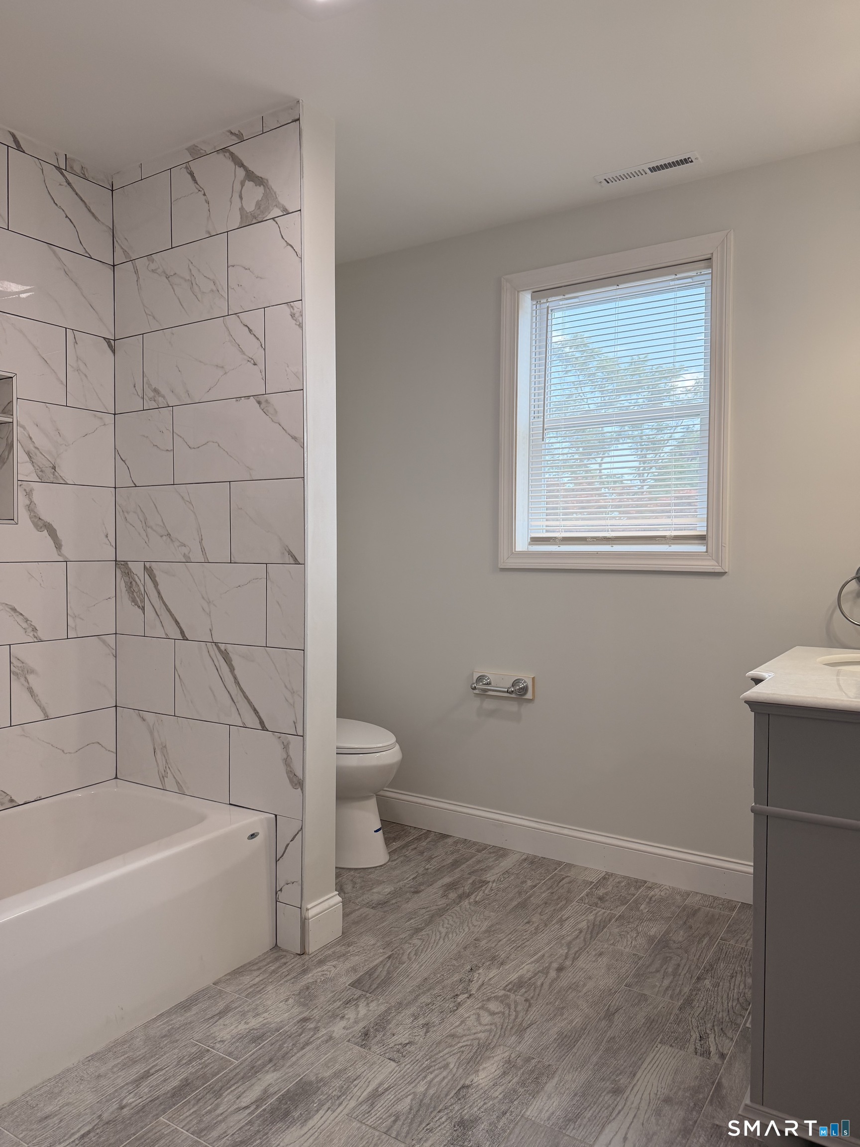 1085-11 Whalley Avenue Unit: 11