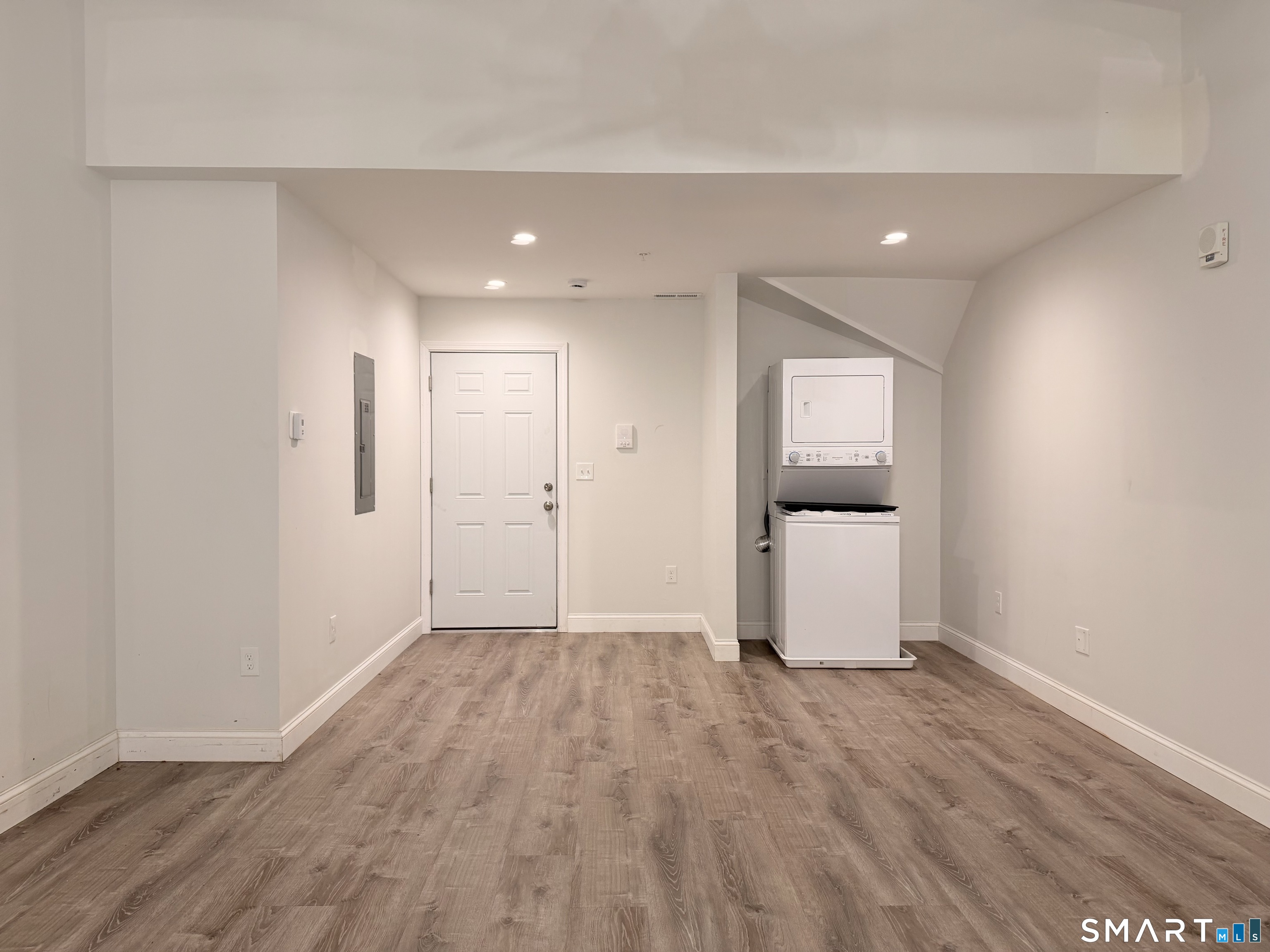 1085-11 Whalley Avenue Unit: 11