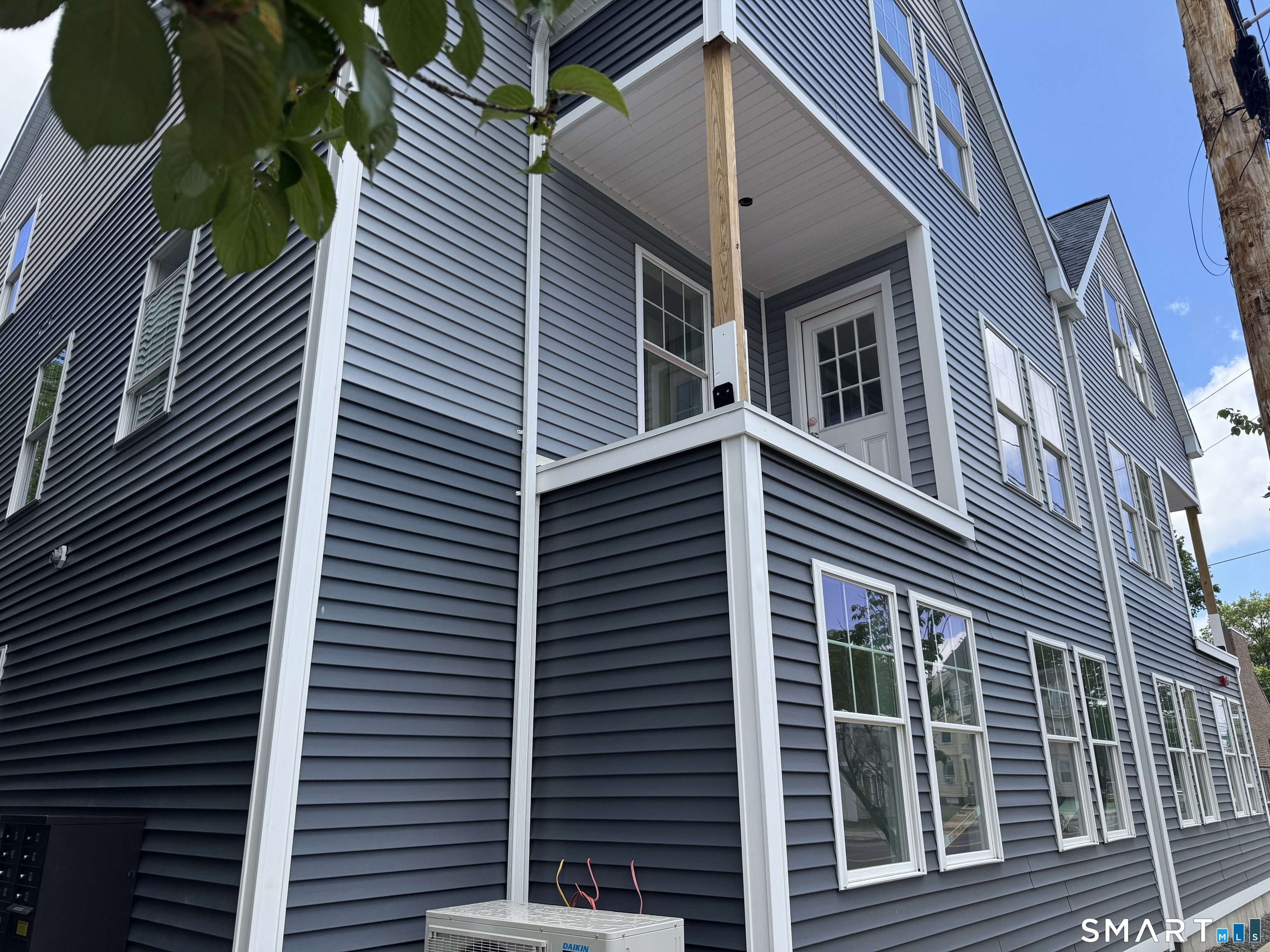 1085-11 Whalley Avenue Unit: 11