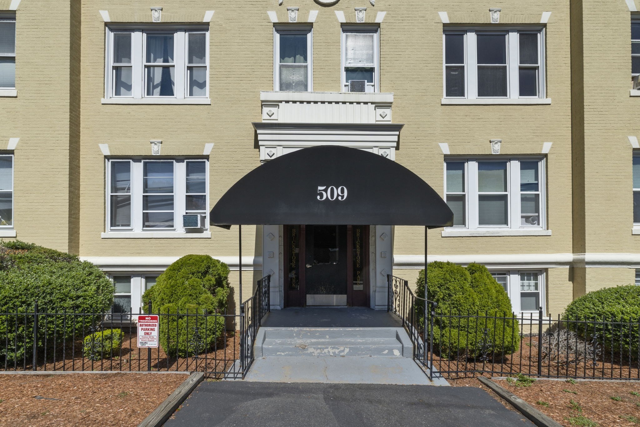 509 Pleasant St # 4 Unit: 2-4