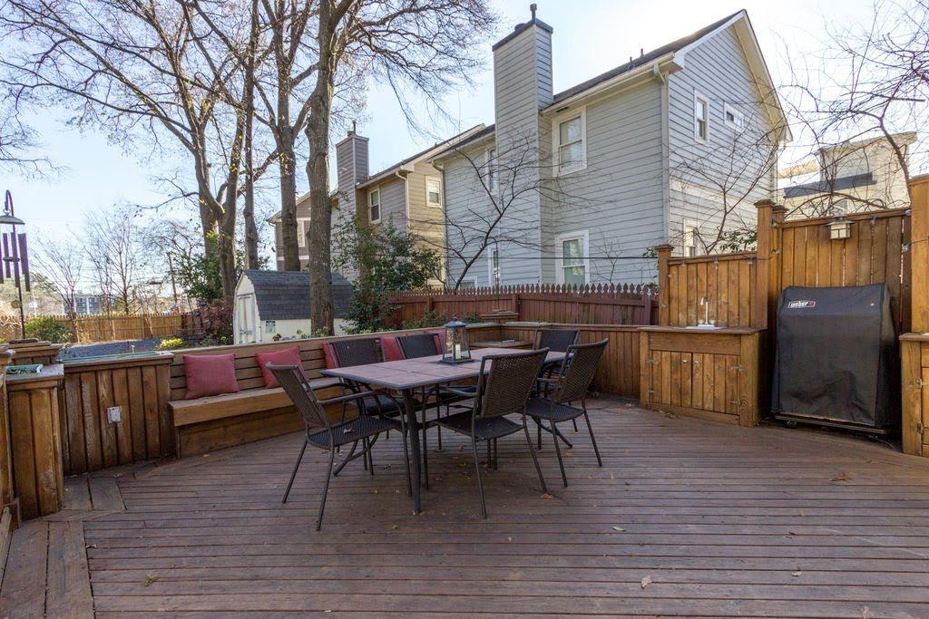 743 Saint Charles Avenue NE