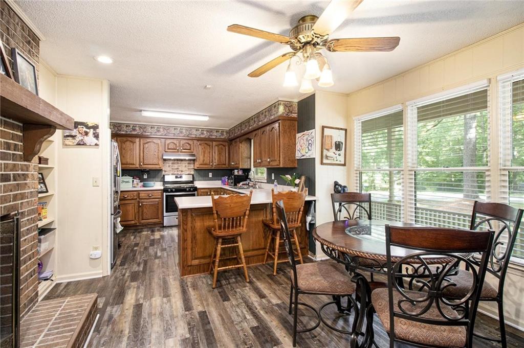 130 Lexington Drive NE